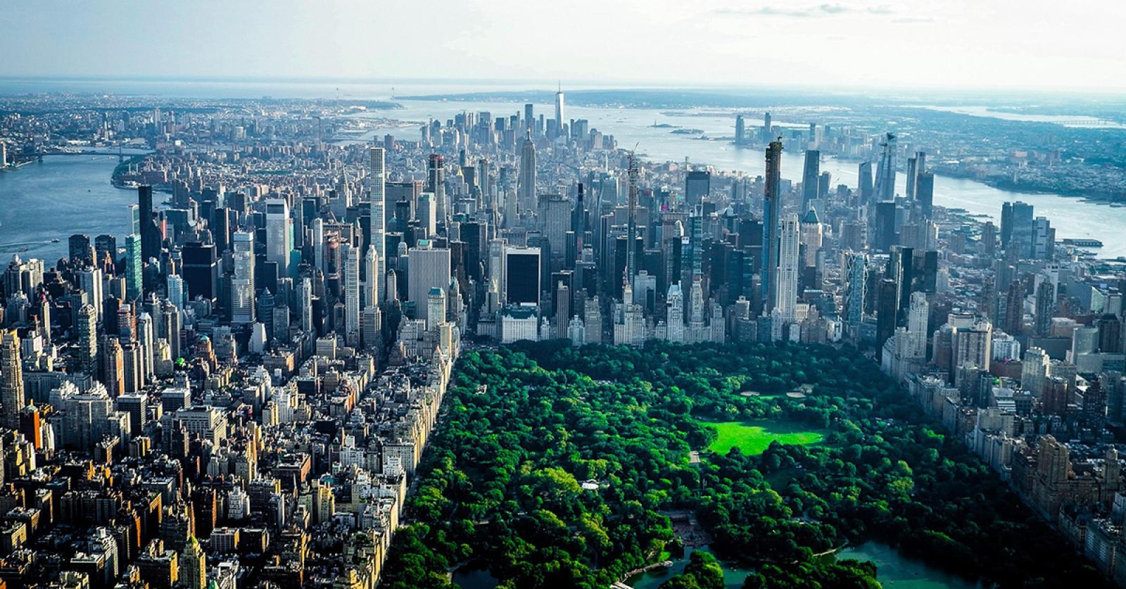 USA - ein Land im Umbruch? Luftaufnahme der Skyline von New York