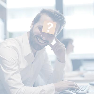 Chancen für Quereinsteiger/innen Mann denkt über neuen Job nach