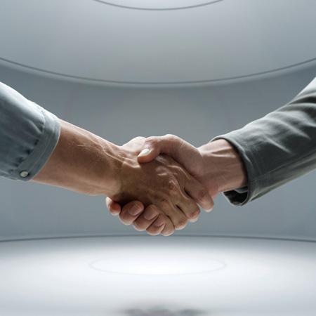 Strategische Partnerschaft MRH Trowe Zwei Menschen geben sich die Hand